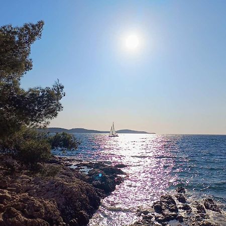 Udobna Soba Za Dvoje Ξενοδοχείο Χβαρ Εξωτερικό φωτογραφία